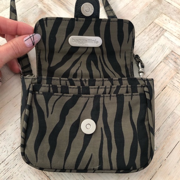 Baggallini Mini Wallet Crossbody Bag Black Green - Picture 4 of 8